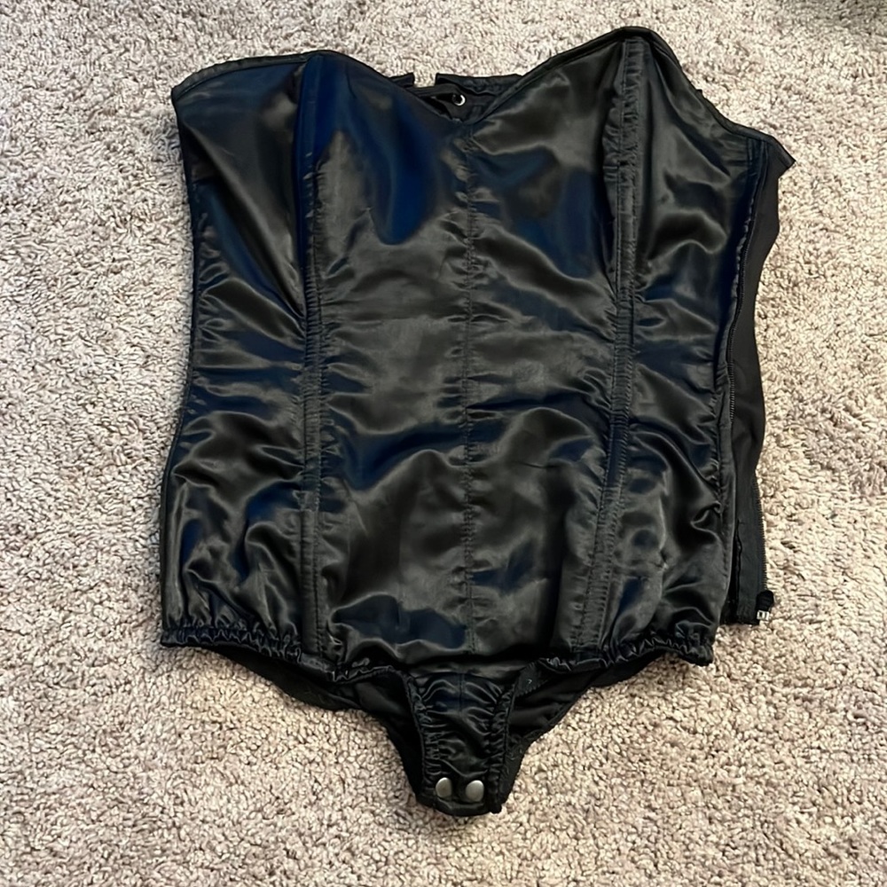 Daisy Corsets Full torso corset with snaps between the legs